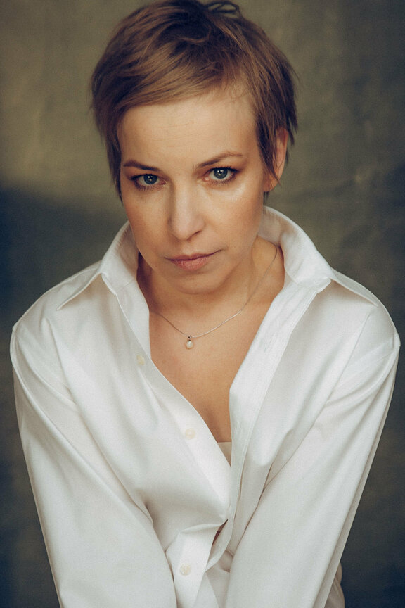 Екі сиам егіздер ешкіні сорып жатыр (порно)