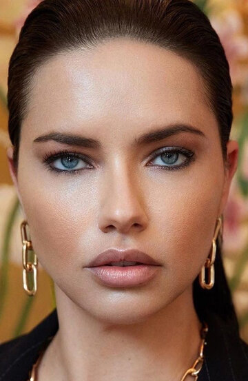 Гинекологтың жас келіншекті ебінген секс видеосы