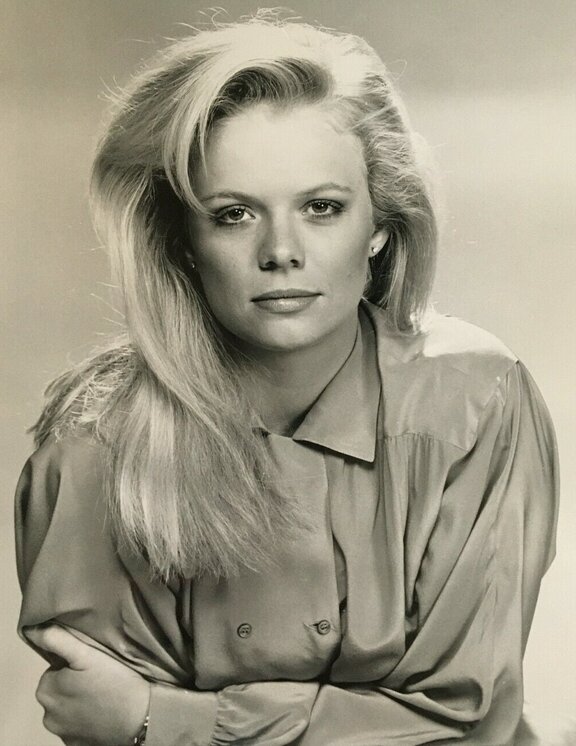 50-ден асқан әйелдің қынапшасының жақыннан түсірілген көрінісі