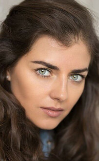 Tepada qiz bilan mashinada jinsiy aloqa, porno