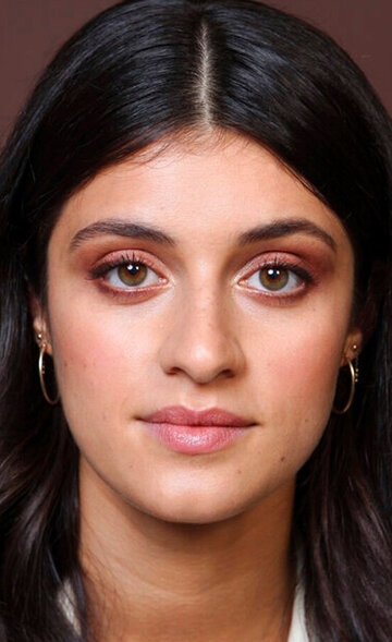 Gussar formasidagi qizlar pornografik rasmlar