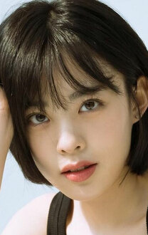 Гимнасттардың сплит жасап жатқан суреттері