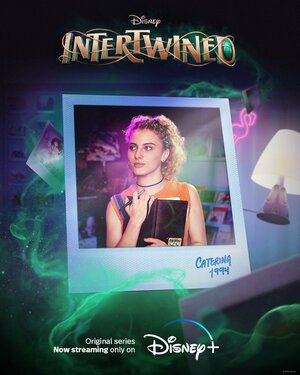 Постер: (Entrelazados, 2021 - вся информация о сериале на FilmNavi.ru