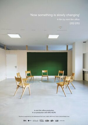 Постер: (Теперь что-то медленно меняется, 2018 - вся информация о фильме на FilmNavi.ru