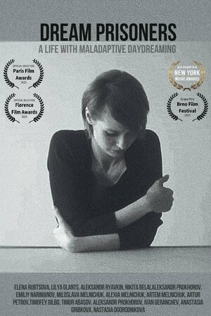 Постер: (Узники мечты. Жизнь с навязчивыми грёзами, 2022 - вся информация о фильме на FilmNavi.ru