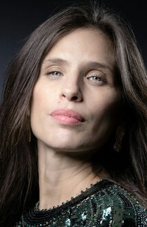 Қынаптан ағып жатқан әйел шәуетінің фотосы