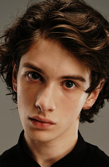 Тинто Брасстың жалаңаш актрисаларының суреттері