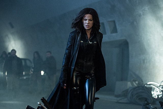 Жетілген әйелдердің зорлықпен каммингінің порно видеосы