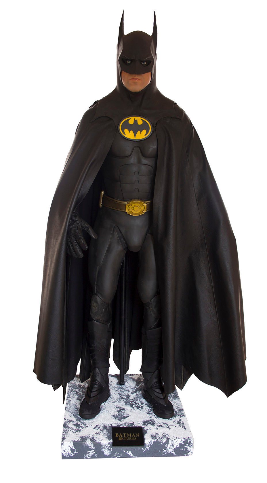 Манекен, изображающий Майкла Китона, с проданным костюмом на нем