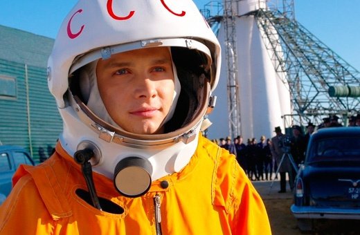 Жігіттің есегінде тесік бар.