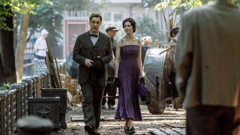 Какими получились «Мастер и Маргарита»: Юлия Снигирь на швабре и мейн ...