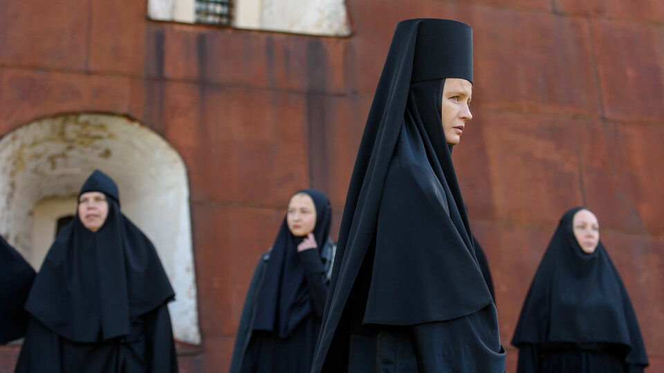 Толық жалаңаш орыс әйелдерінің суреттері