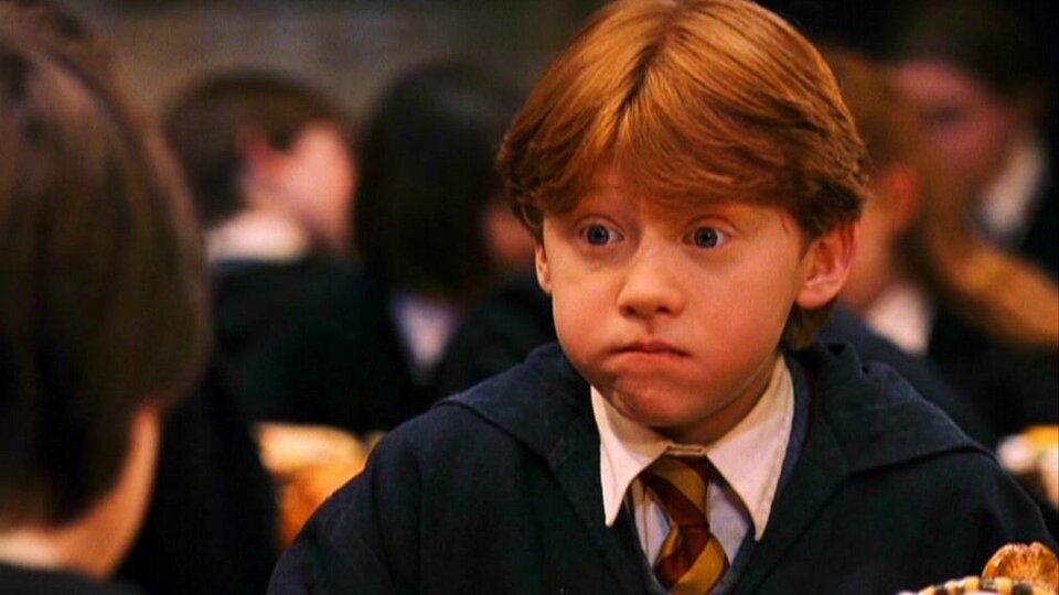 Екі әйел ер адамға бау таққан