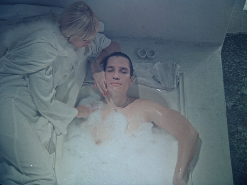 Әйелінің топтық секс видеосы