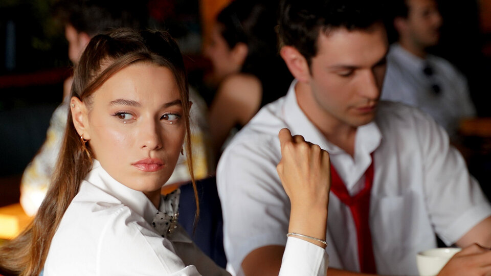 Орыс студенттерінің жейделерінің астынан шыққан емізік