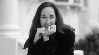 Купить шарфик и остаться собой: Константин Мильчин — о «Шопоголике» Софи Кинселлы