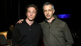 Джереми Стронг вместо Джесси Айзенберга. Что известно о новой «Социальной сети»