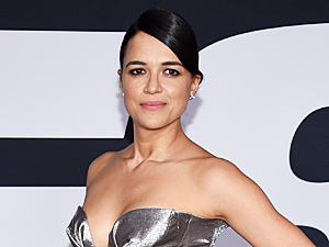 Семіз армян әйелдерінің жақыннан түсірілген суреттері