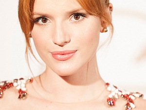 Қыз өзін жыныстық қатынасқа түсіреді