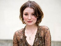 Эмили Браунинг прощупывает «Плюш» Кэтрин Хардвик