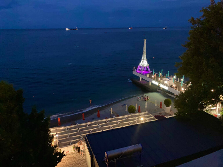 Ларос - Гостиница