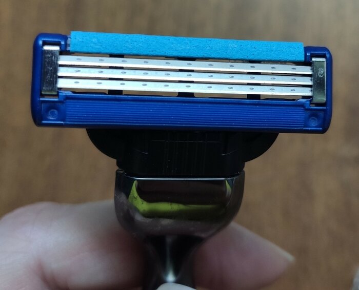 Многоразовый бритвенный станок Gillette Mach3 Turbo, серебристый/красный - фото № 3 от пользователя  anonymous