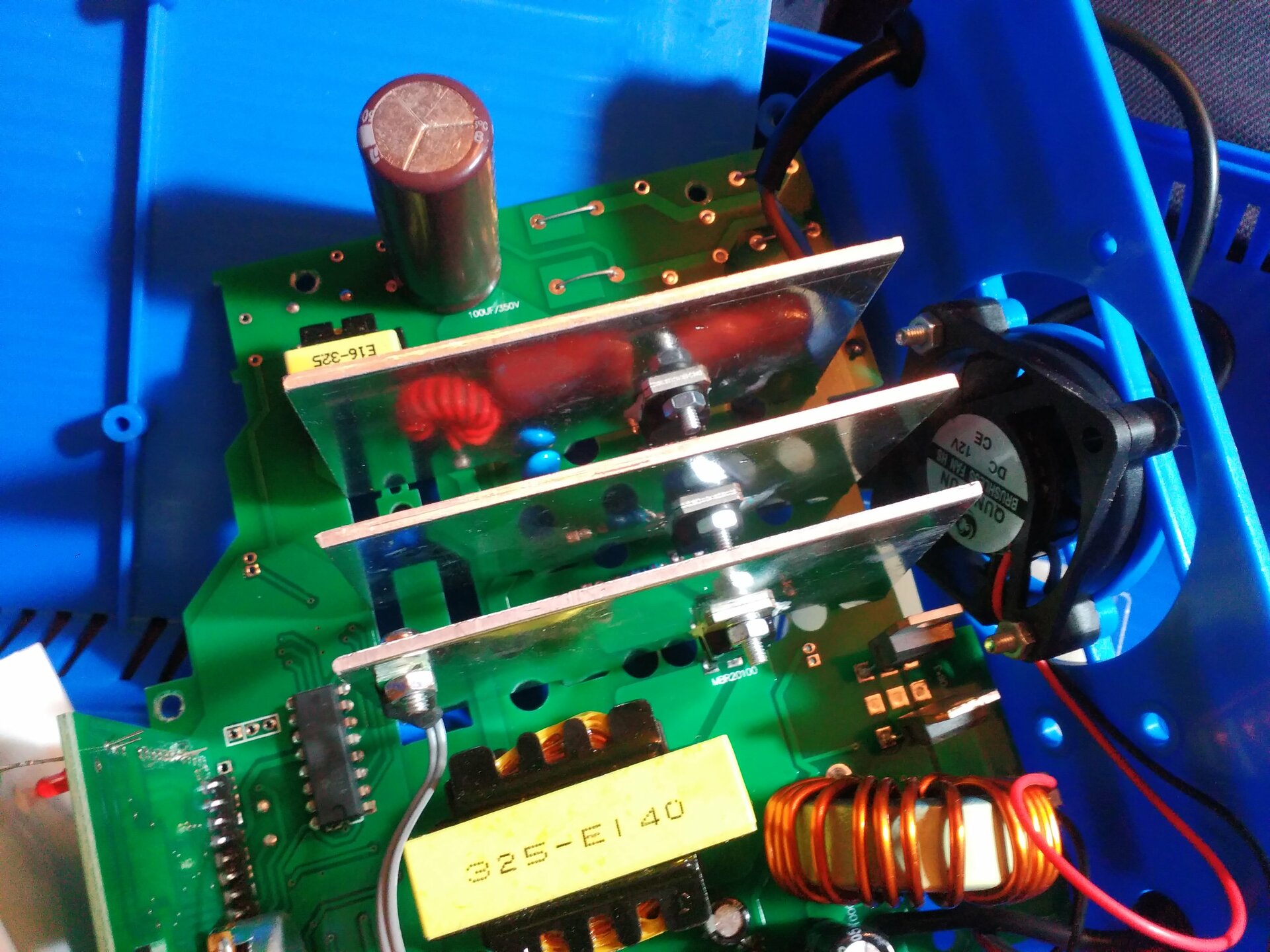 CH8M Зарядное устройство с ручной регулировкой 12В ток зарядки 8А купить в Авто1