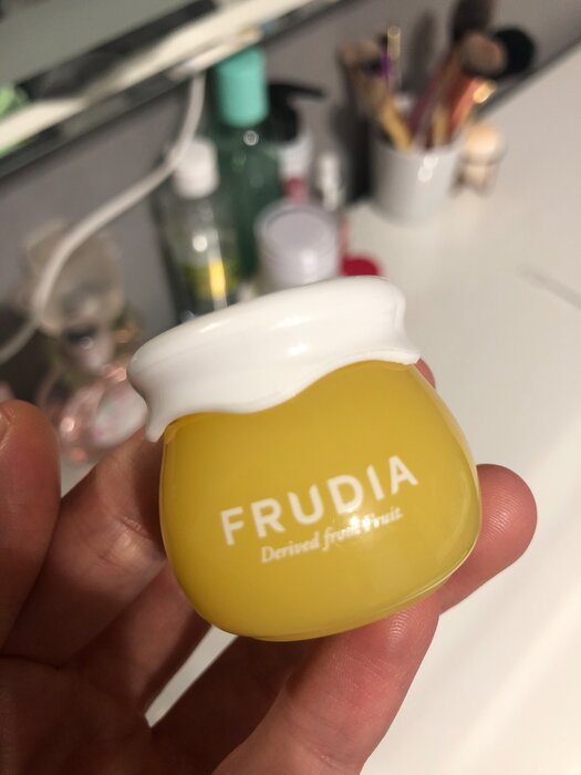 Frudia Citrus Brightening Cream Осветляющий крем для лица с экстрактом цедры мандарина, 10 г  - фото № 1 от пользователя  anonymous