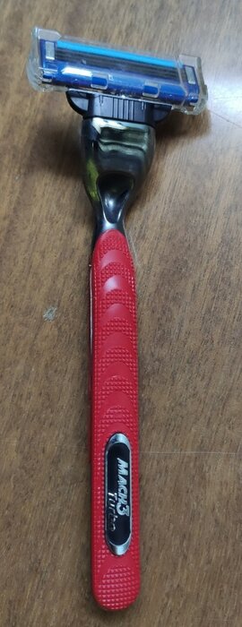 Многоразовый бритвенный станок Gillette Mach3 Turbo, серебристый/красный - фото № 1 от пользователя  anonymous