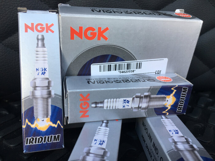 Свеча зажигания NGK 9723 silzkr7b11