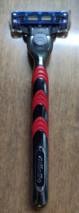 Многоразовый бритвенный станок Gillette Mach3 Turbo, серебристый/красный - фото № 2 от пользователя  anonymous