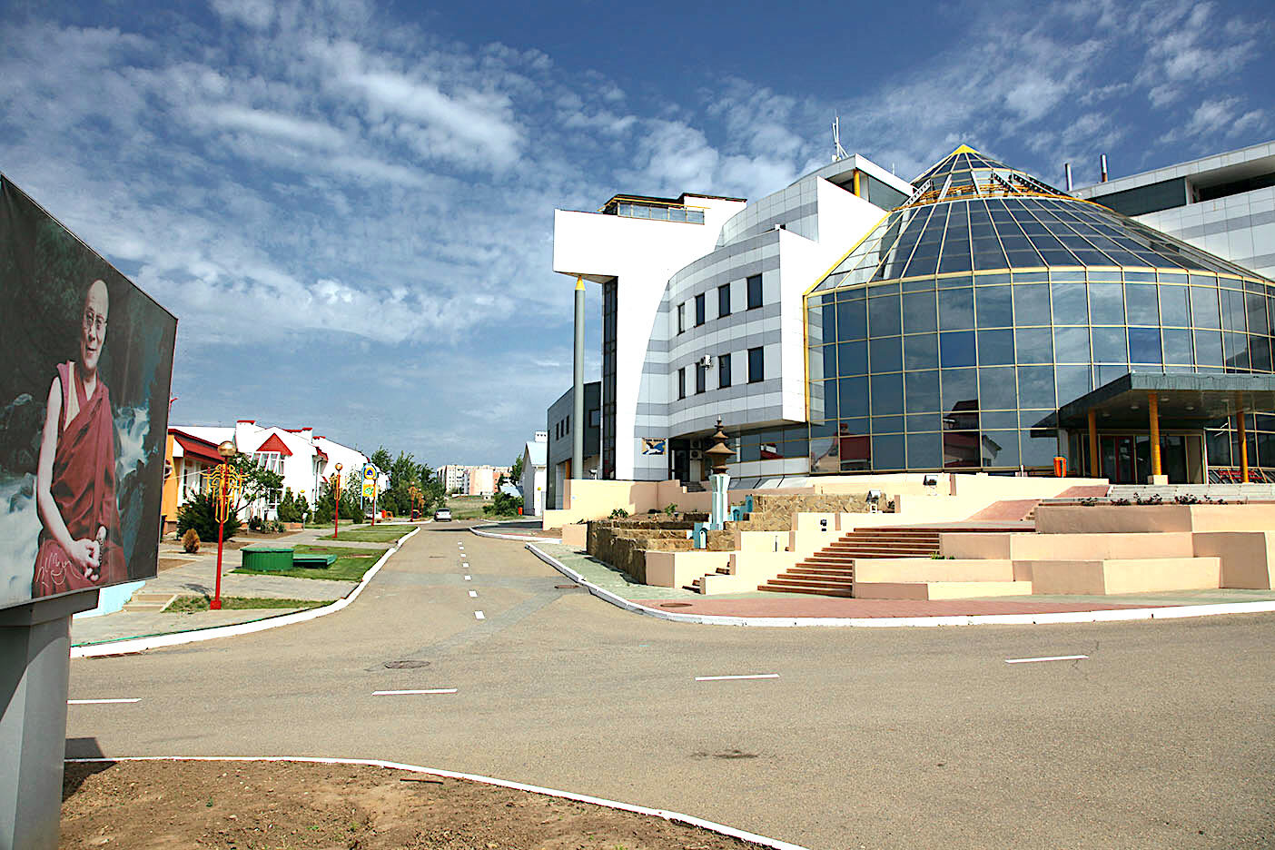 Архитектура Дворца шахмат чем-то напоминает калмыцкую кибитку.