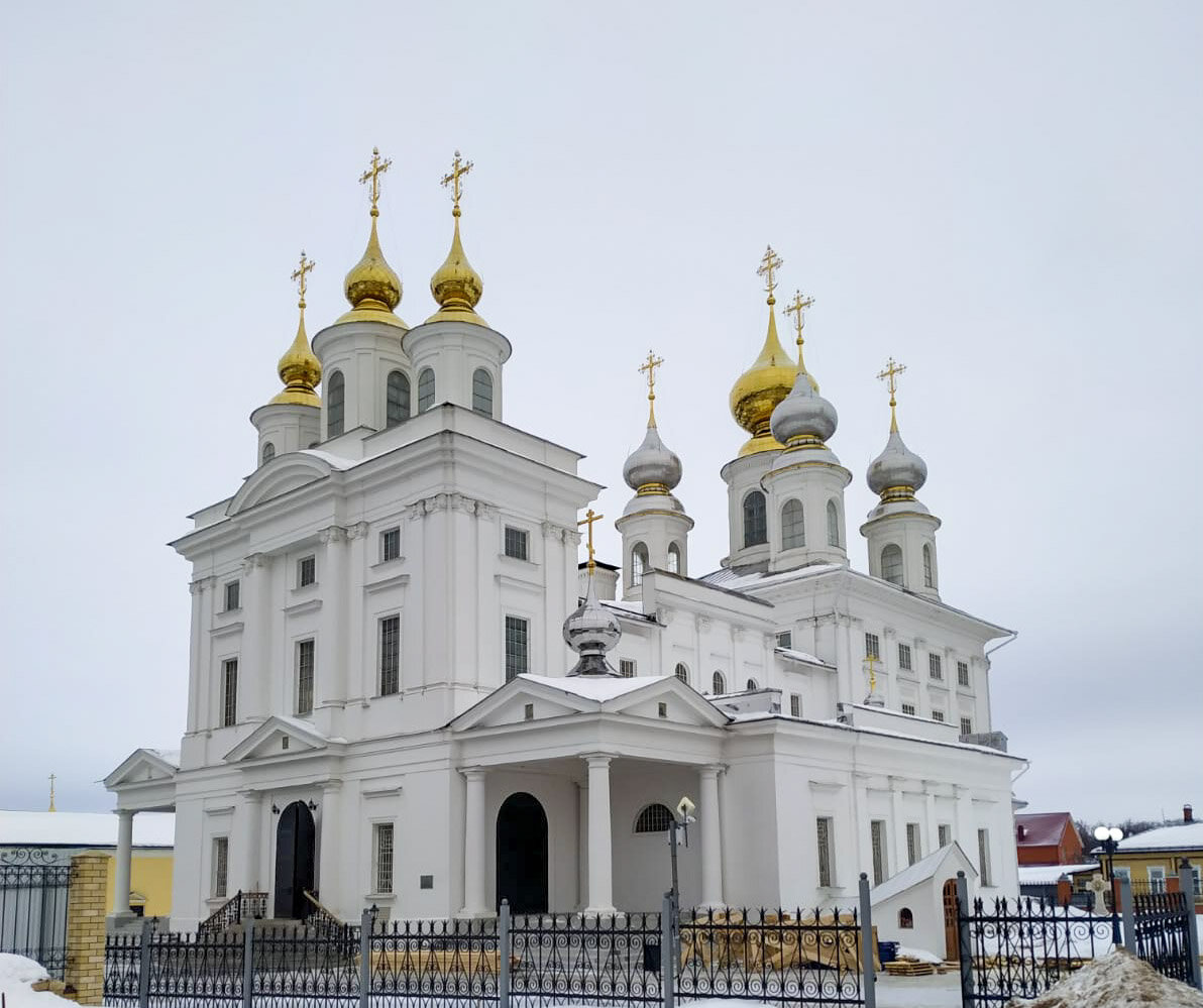 Храм находится в историческом центре Шуи на левом берегу Тезы