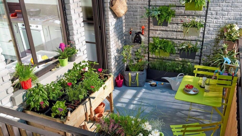 Немного творчества, фантазии и ежедневной заботы — и на ваш балкон будут обращать внимание все соседи
