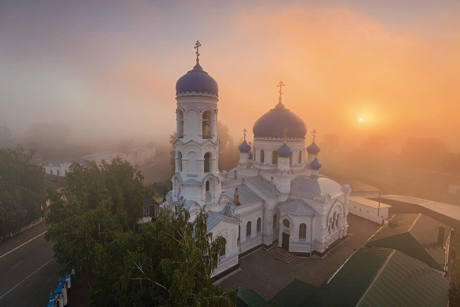 Красивый памятник архитектуры XIX века, который в СССР хотели отдать под зернохранилище.