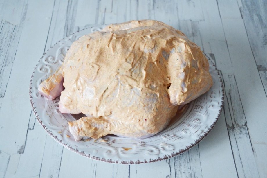 Маринуясь, курица напитается ароматами, станет мягкой и сочной