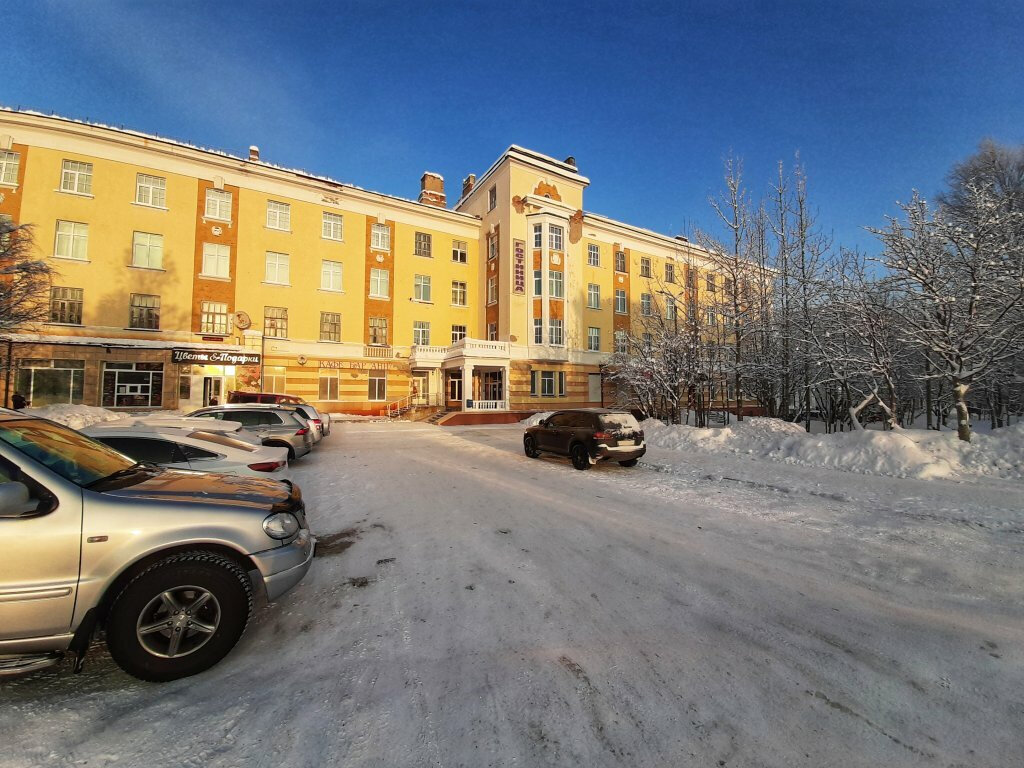 Гостиница «Север» — один из самых больших отелей рядом с центром города, с вполне демократичными ценами.