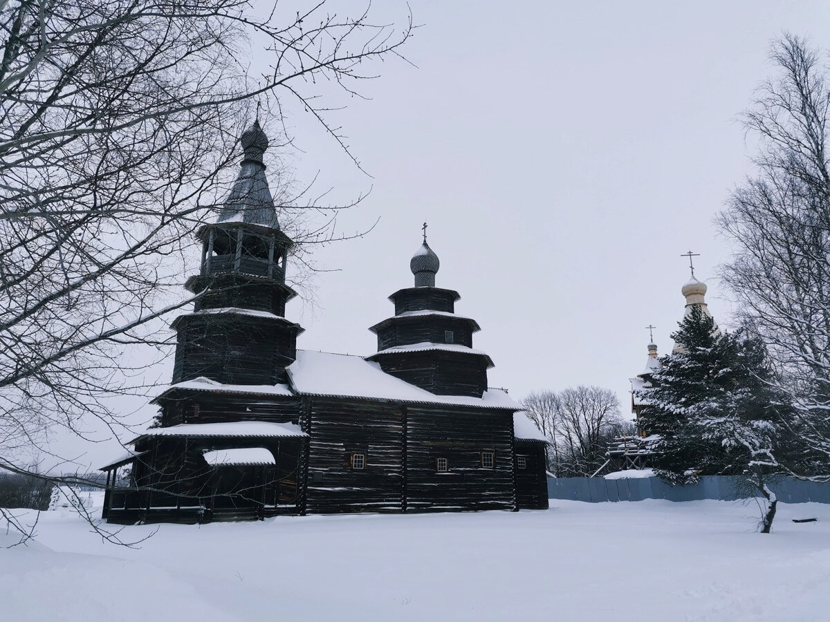 Это церковь Николая Чудотворца из деревни Высокий Остров (XVIII век).