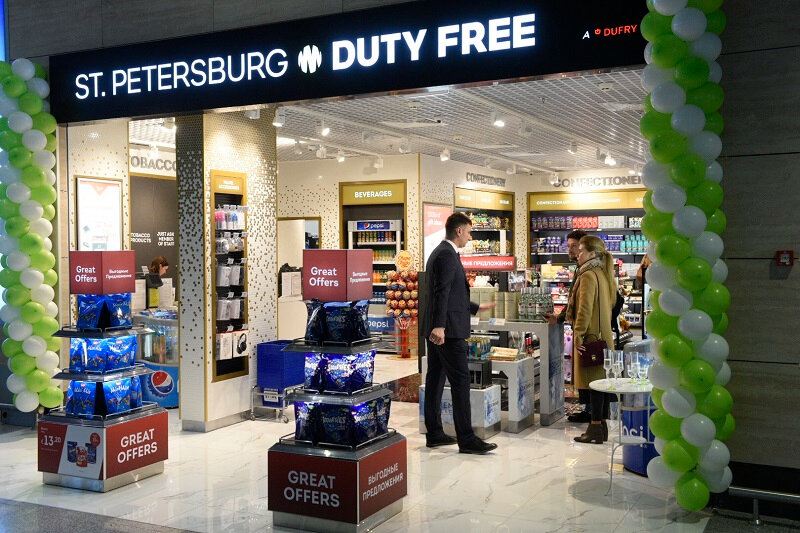 В Duty Free можно купить напитки, продукты, духи и сувениры.