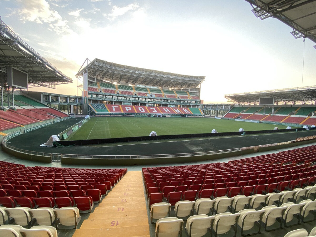 Вместимость стадиона — 30 000 человек