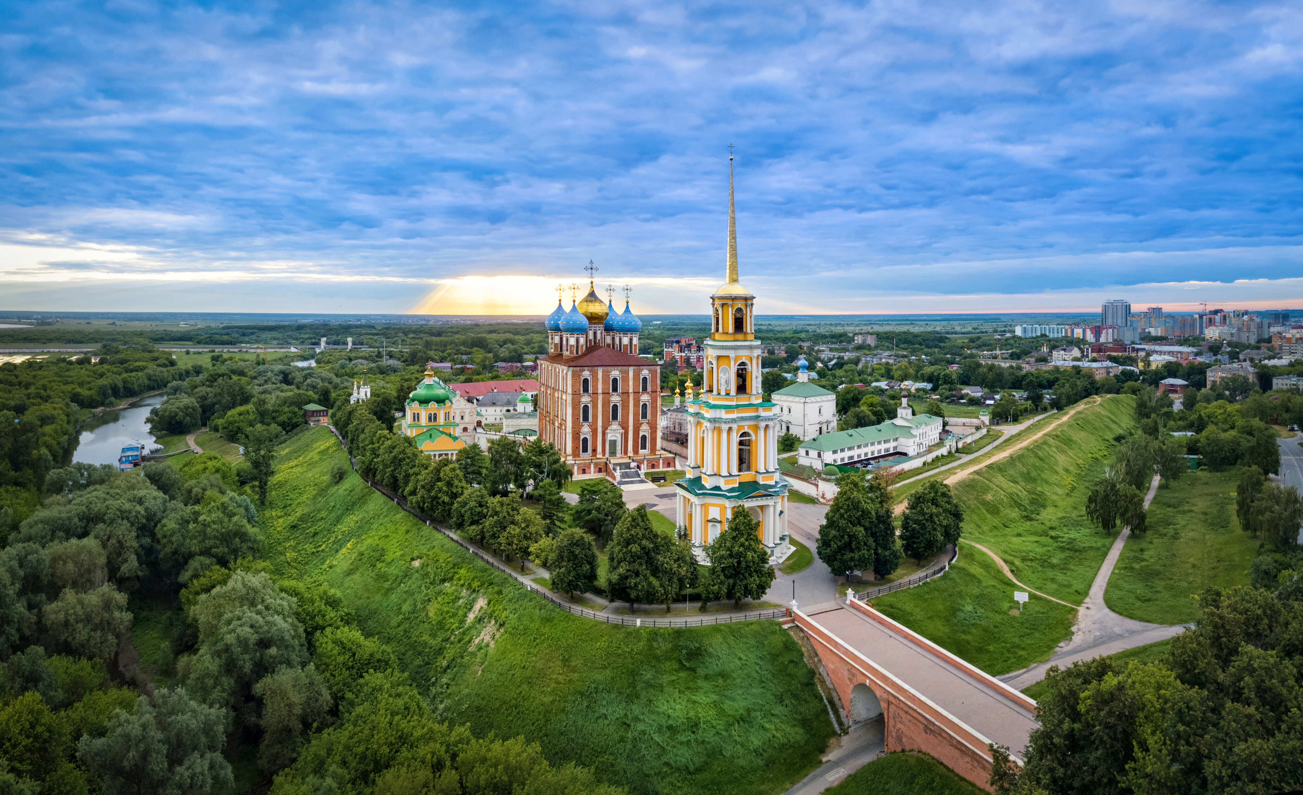 Что посмотреть в Рязани: древний кремль, река Ока и «Грибы с глазами»