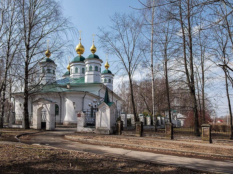 Воскресенский собор был построен в классическом русском архитектурном стиле XVIII века и во многом повторяет черты старинных московских церквей.