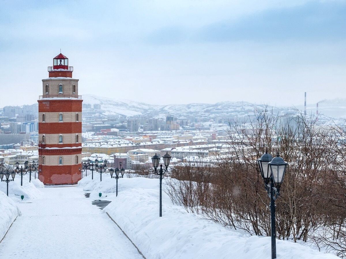 В маяке работает музей с мемориальными плитами в память о моряках разных флотов.