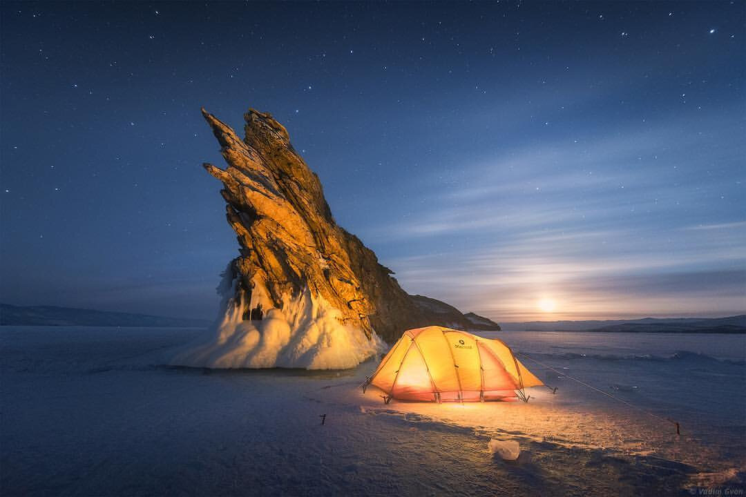 На Байкале можно переночевать и в палатке.