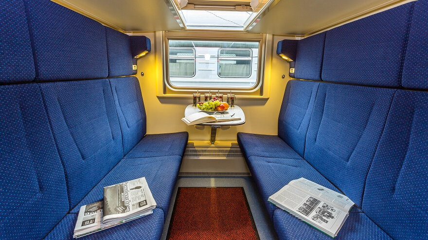 Невозвратные билеты продают, как правило, в купе, но иногда среди предложений фигурируют СВ и люксы.