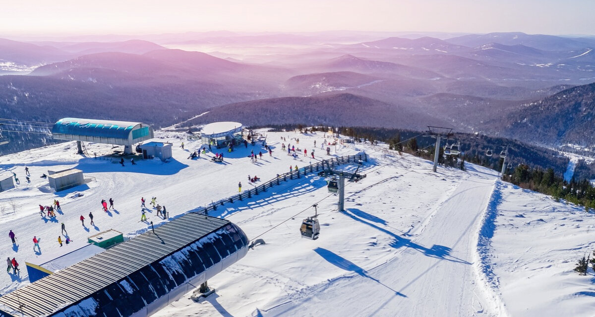 10 самых популярных горнолыжных курортов России