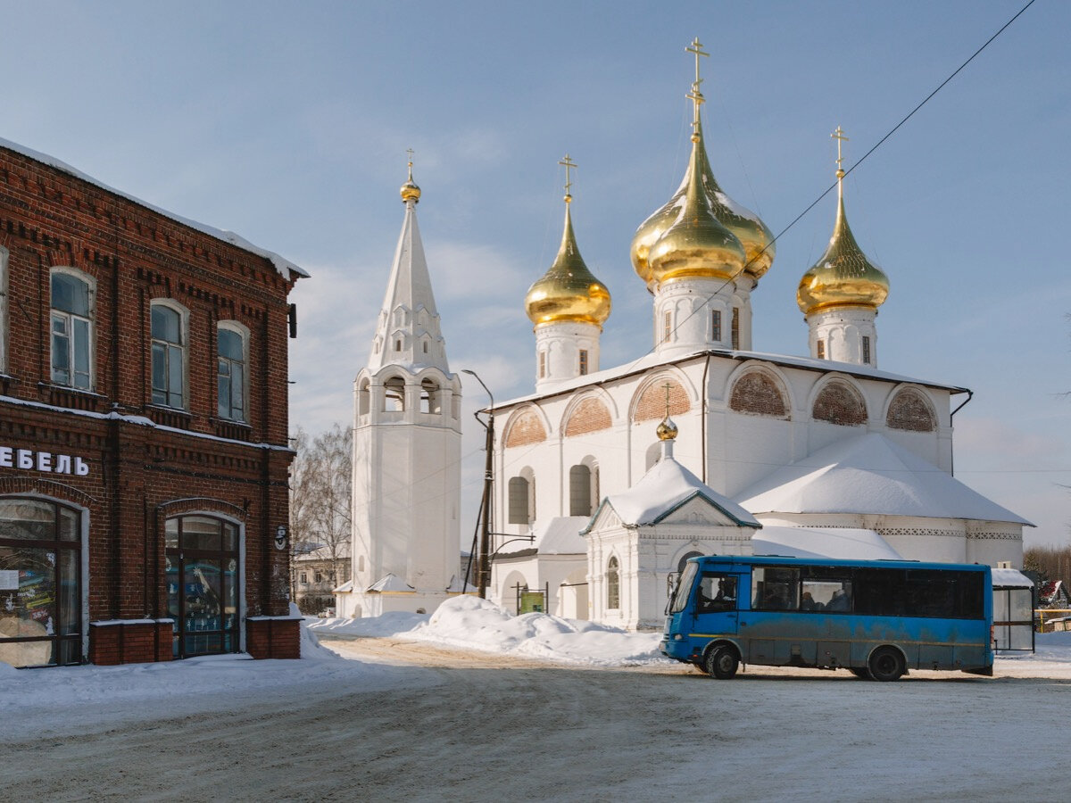 В советские годы росписи регулярно белили, но лики святых раз за разом проступали наружу.
