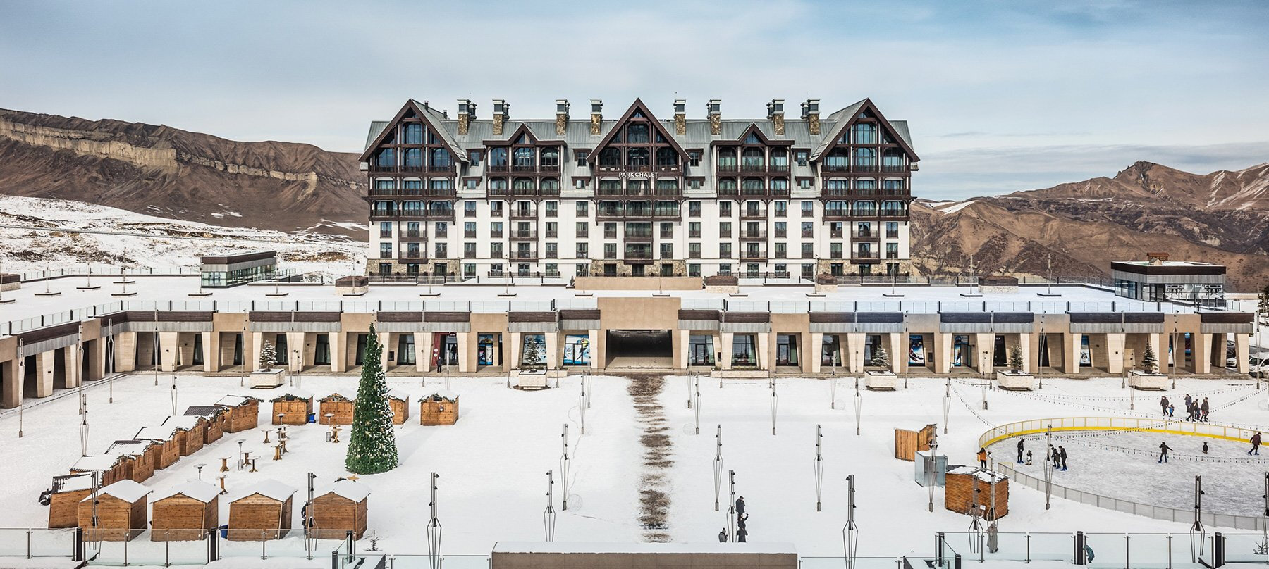 Все склоны Шахдага оборудованы снежными пушками для постоянного поддержания трасс в отличном состоянии — это гарантирует наличие снега в течение всего сезона.