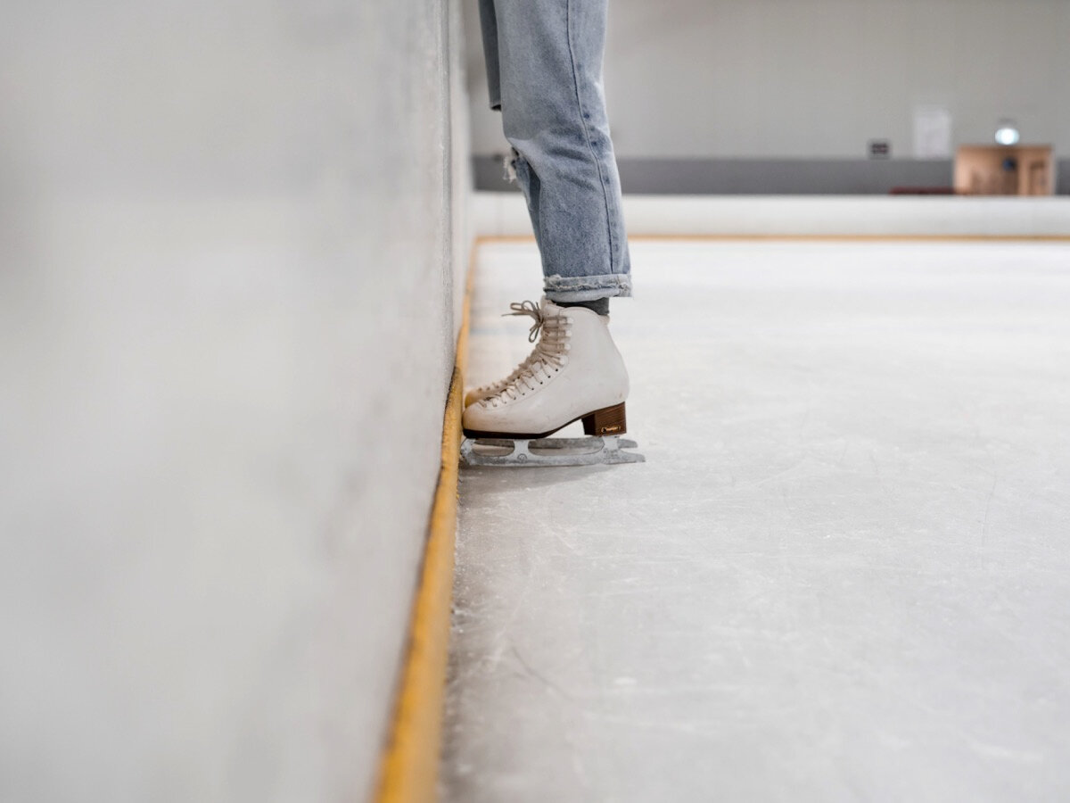 Приятный бонус на обоих катках: дети до трёх лет бесплатно.