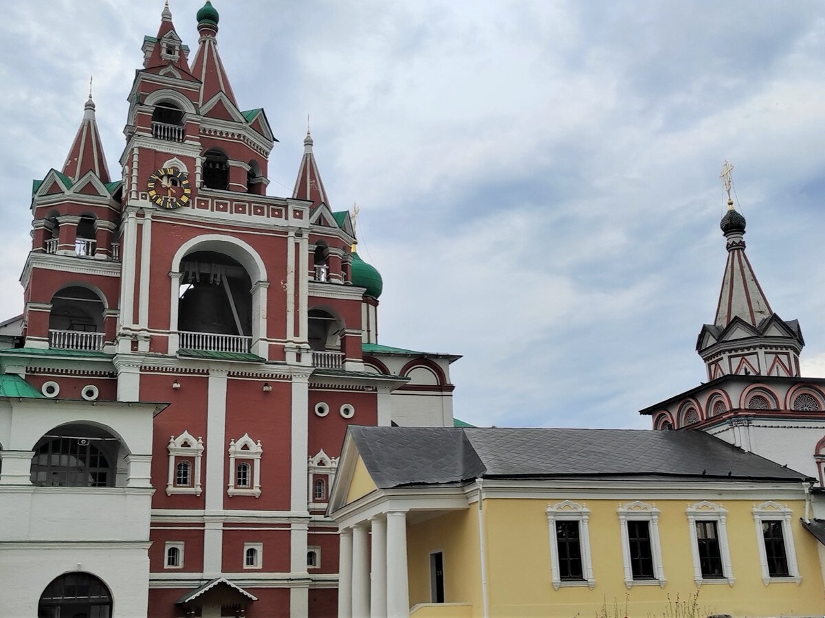 Церковь Живоначальной Троицы — одна из последних на Руси церквей, которую построили в шатровом стиле.